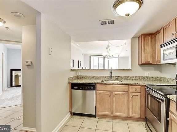 5th image of 1001 N Vermont St APT 704