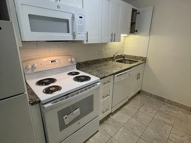 120 Dustin St #3 — Photo 2