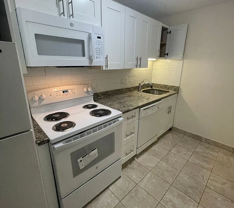118 Dustin St #3