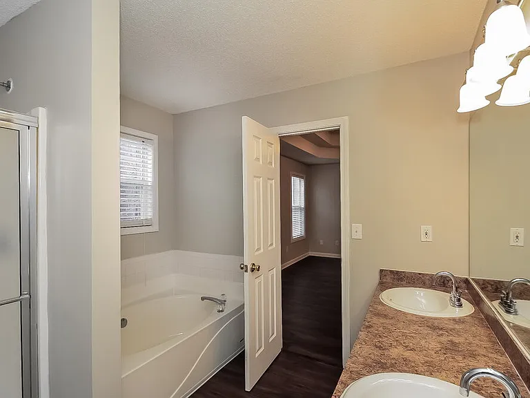 128 Alexander Dr — Photo 14