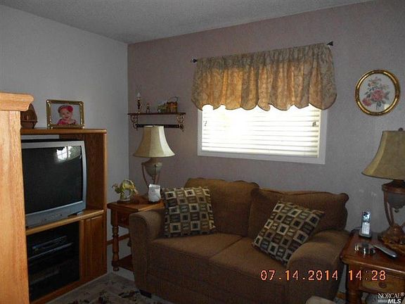 5th image of 385 Chelan Dr
