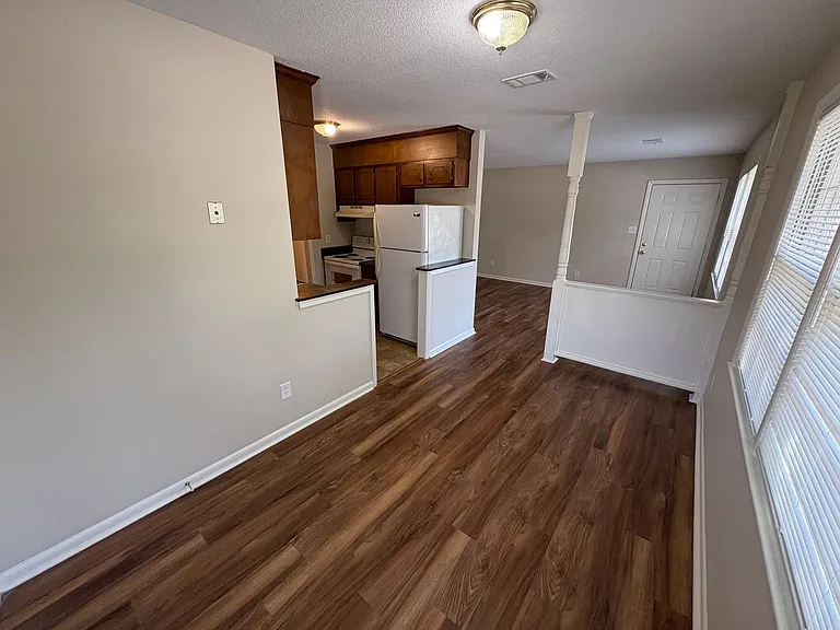 728 Montclair Dr — Photo 6