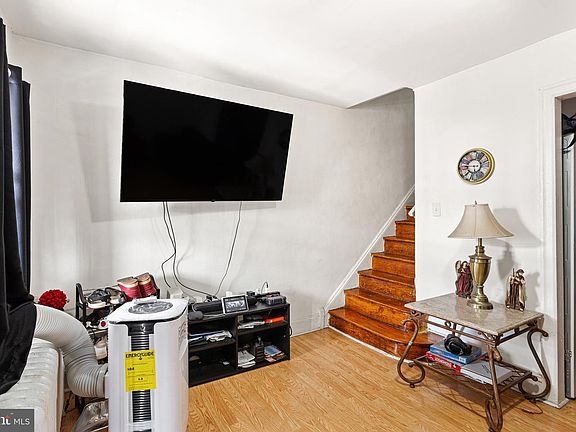 4th image of 4758 Oakmont St