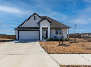 241 Sweetwater Creek Ln, Hutto, TX 78634