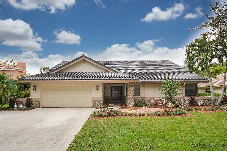 House exterior, 2 car garage, covered entry