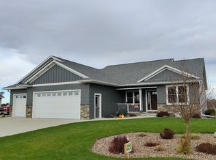 2399 Red Oak Rd, Decorah, IA 52101