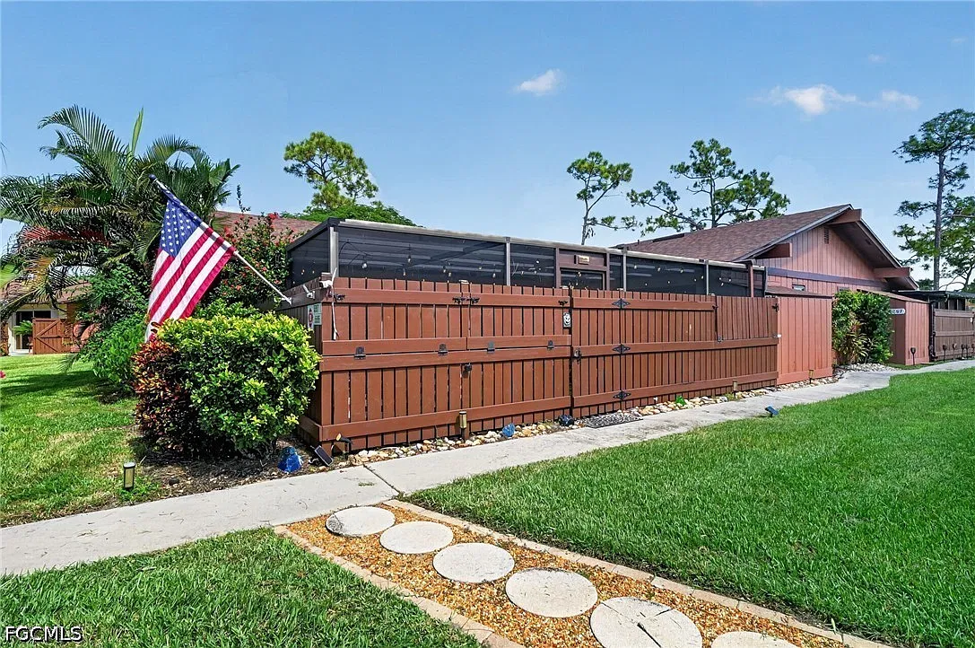 2 bed, 2.0 bath, 1020 sqft, $3,200 — Photo 1