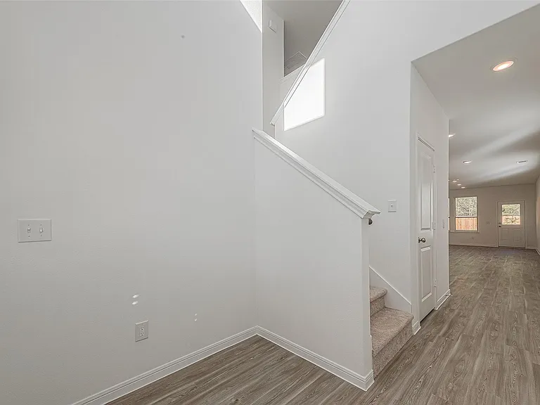 325 Maple Bark Trl — Photo 2