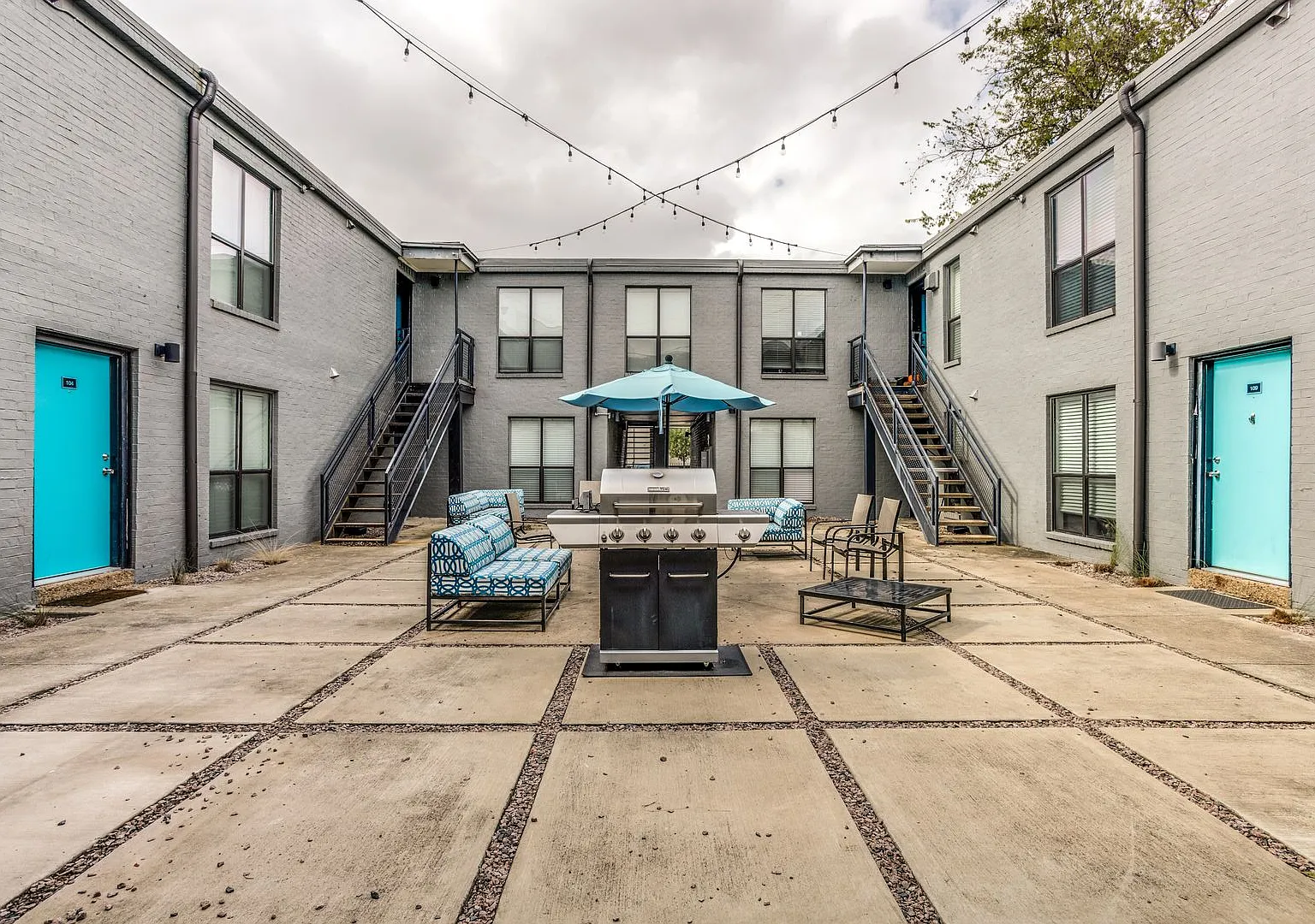 Monarch Place Apartments-2106 Bennett Avenue — Photo 4