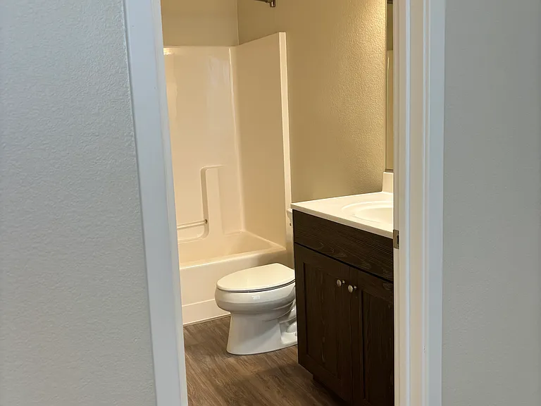 699 S Cloverdale Blvd — Photo 8