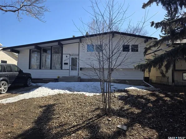 2225 BEDFORD AVENUE E, Regina, SK S4N 0H1