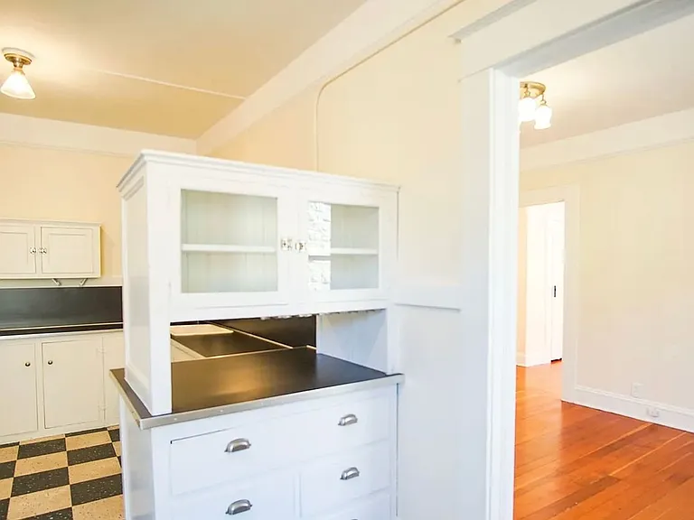 2356 NW Irving St — Photo 7