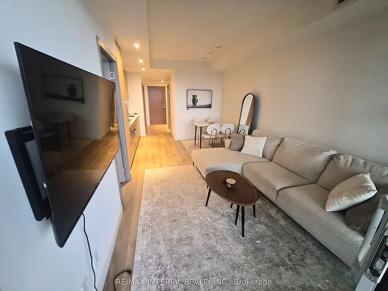 27 McMahon Dr #2011 — Photo 2