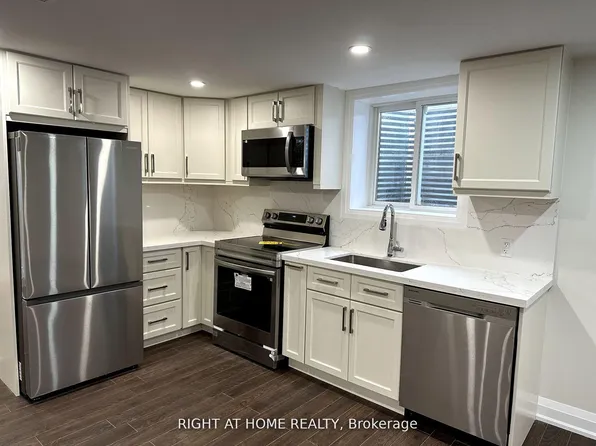 11 Law Cres, Richmond Hill, ON L4C 5K7