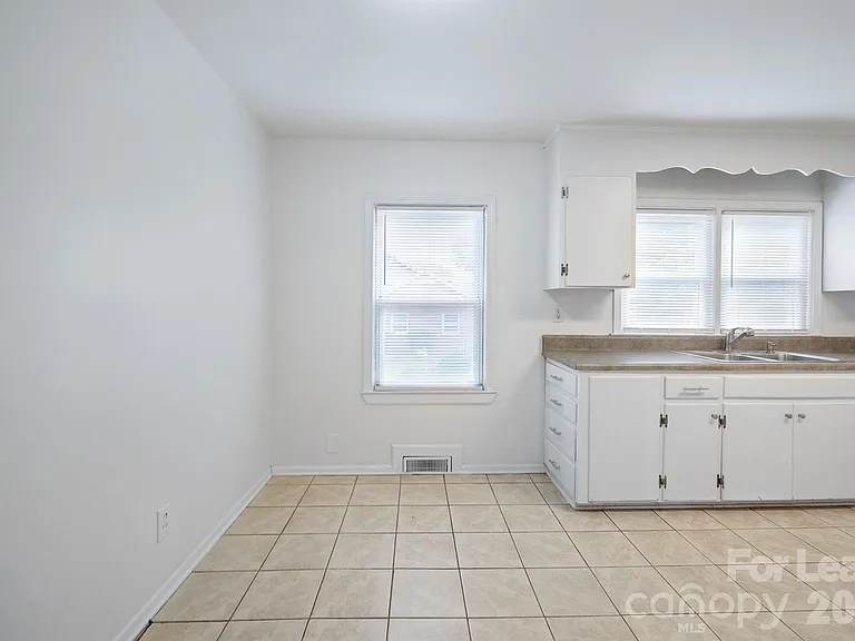 7122 Mallard Creek Rd — Photo 5