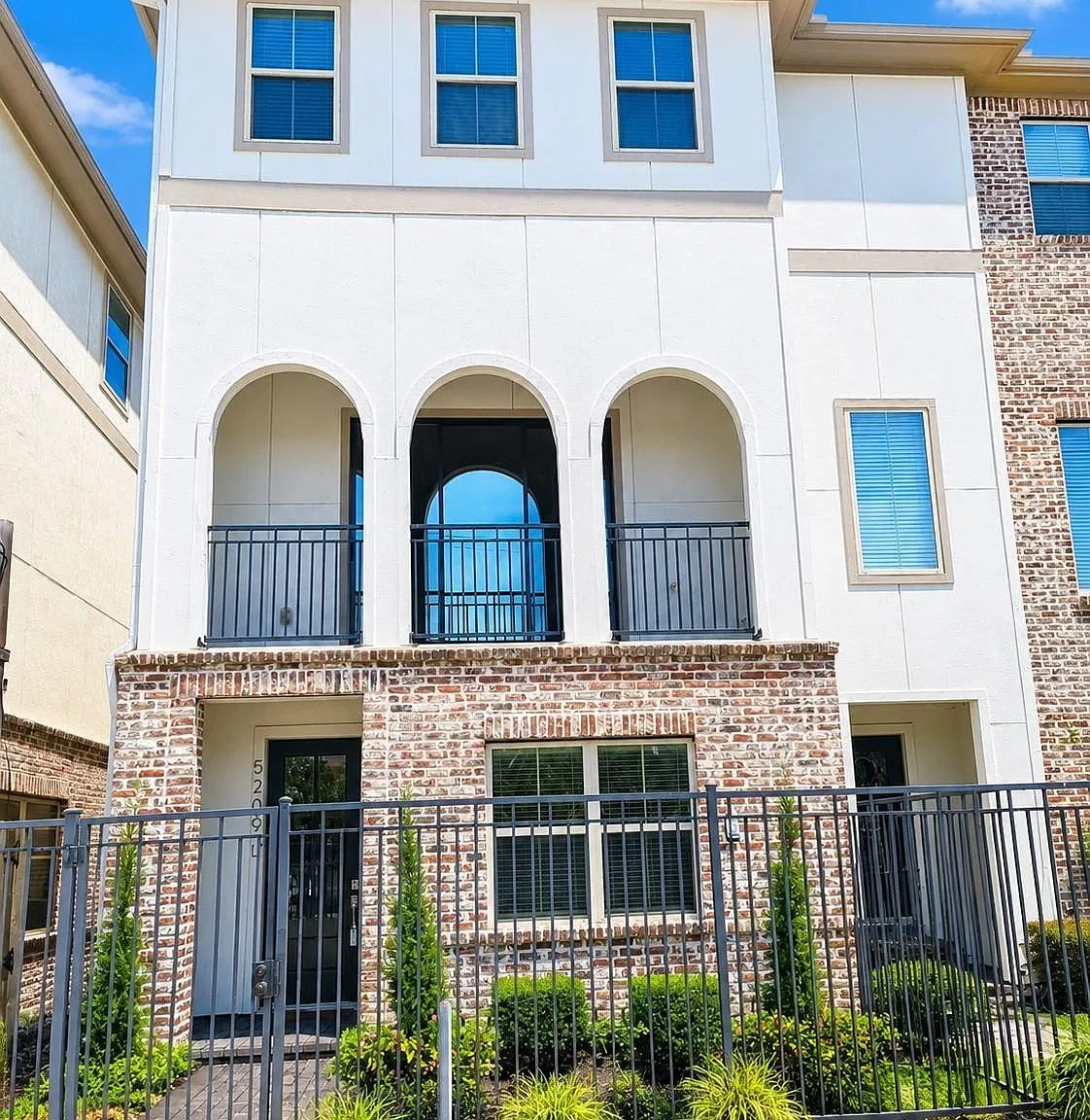 3 bed, 3.5 bath, 2128 sqft, $3,500 — Photo 1