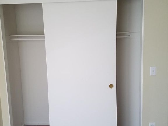2nd Bed Closet