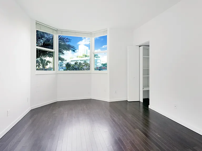 300 S Pointe Dr #405 — Photo 26