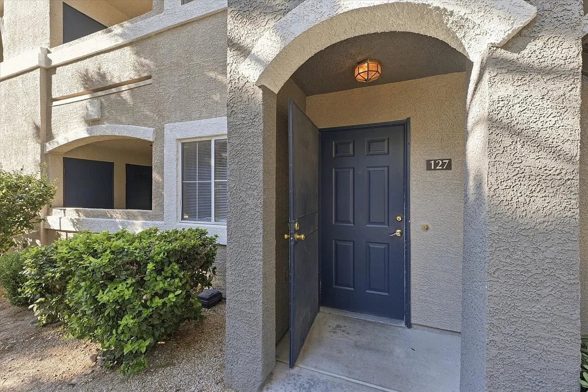 10245 S Maryland Pkwy Unit 127 — Photo 2