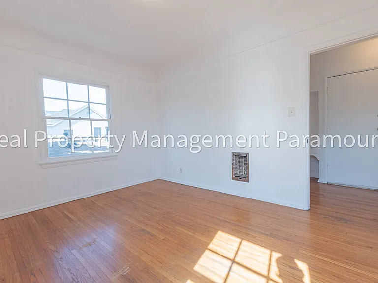 1460 S Orange Grove Ave — Photo 33