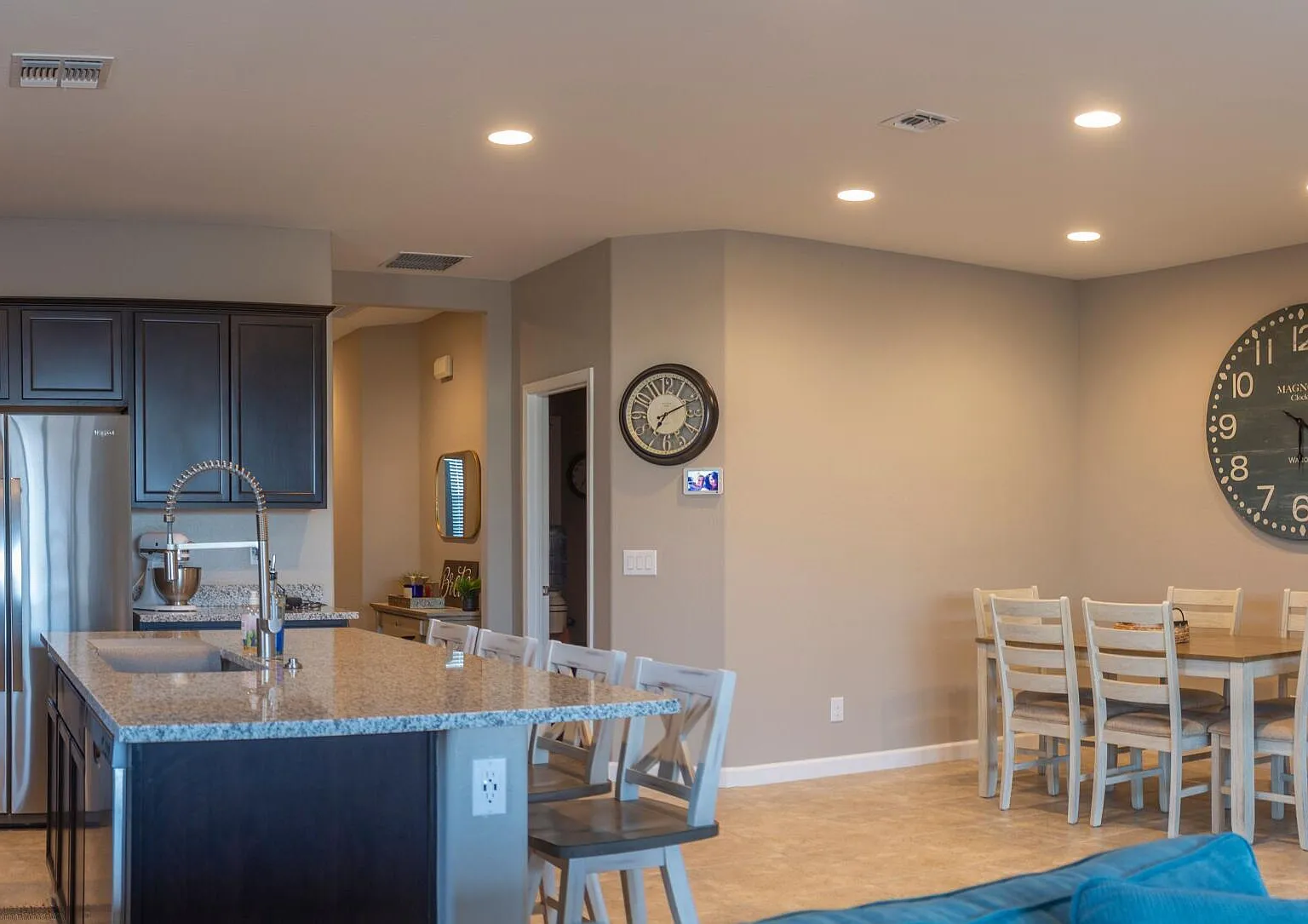 3 bed, 2.0 bath, 1571 sqft, $2,800 — Photo 3