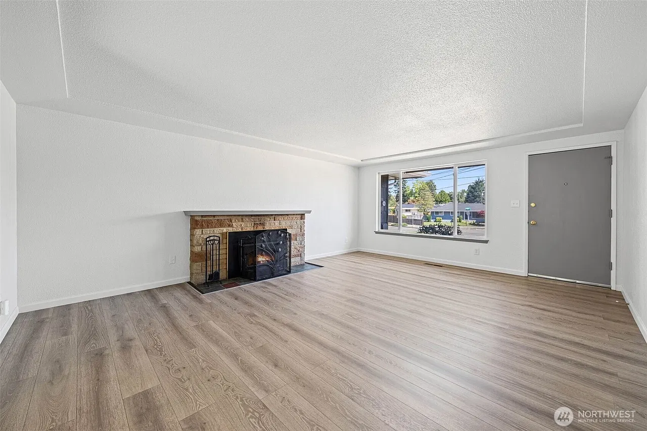 3 bed, 1283 sqft, $2,650 — Photo 2