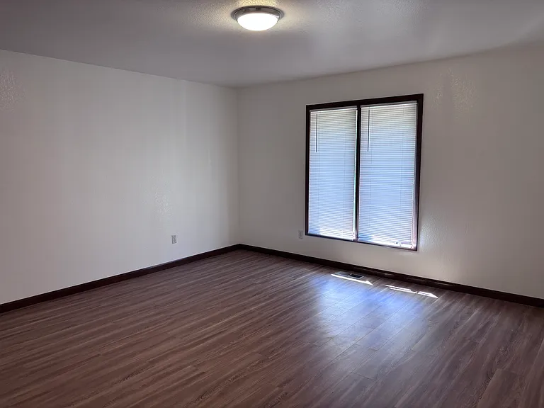 2701 Kingsbridge Cir — Photo 4