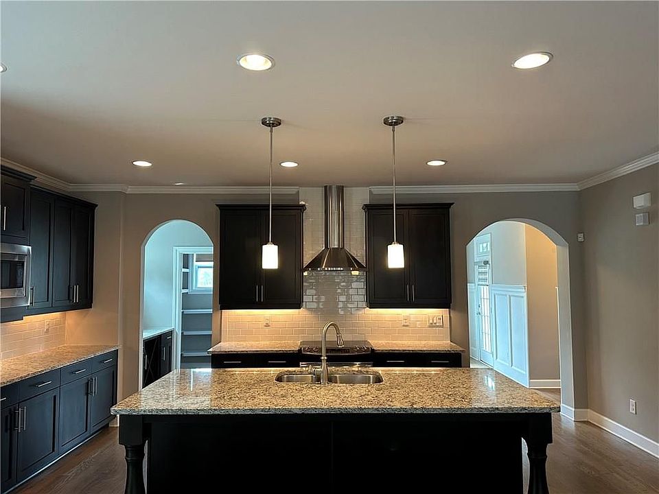 1st image of 2714 Prado Ln