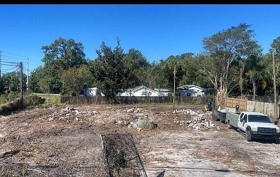 5th image of 1041 Skees Road