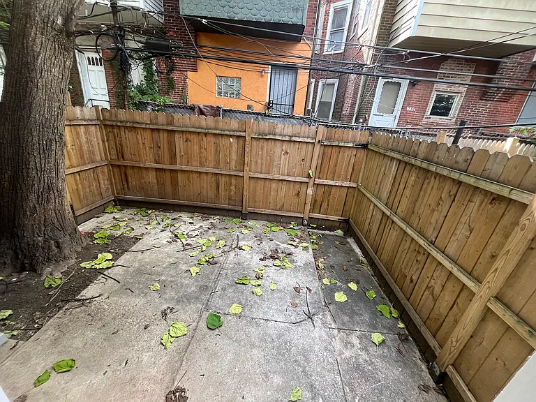 5828 Windsor St — Photo 13