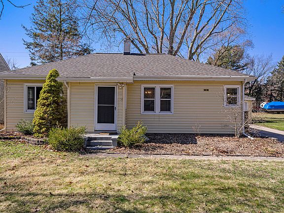 2nd image of 14823 Lakeshore Dr