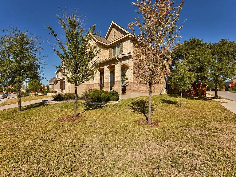 701 Rolling Brook Ln — Photo 3