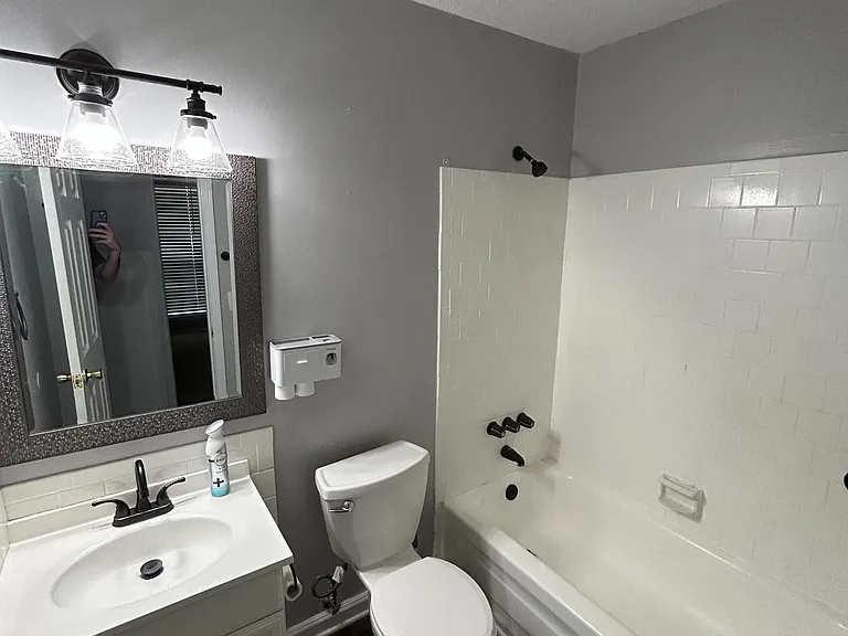 728 Amity Ln — Photo 10