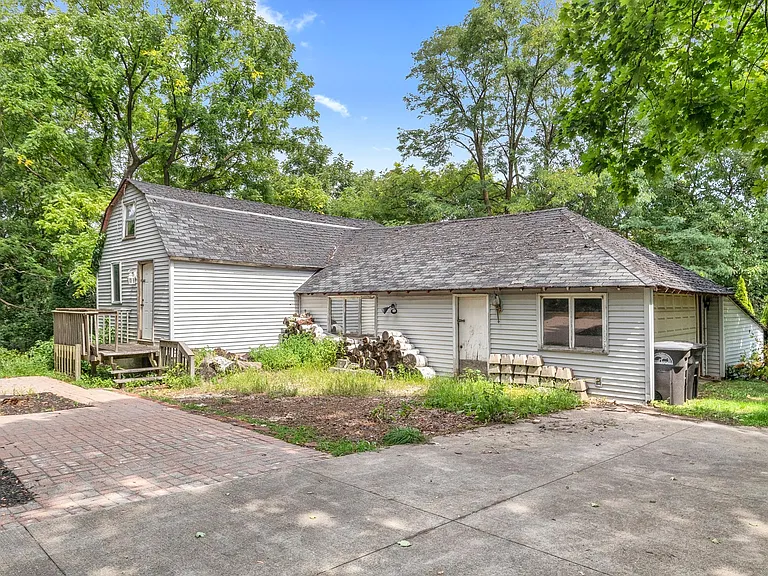 17130 Beck Rd — Photo 43