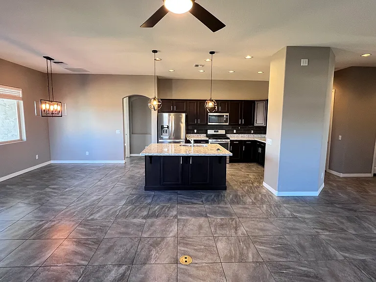 5681 N Bay Hill Ct — Photo 4