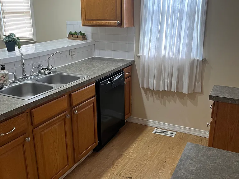 3159 Brown St — Photo 3