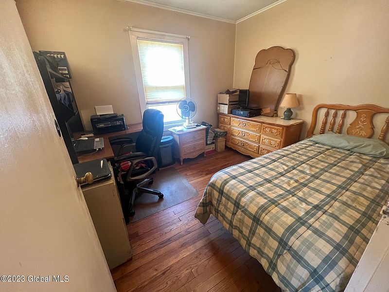 5th image of 730 Bay Road