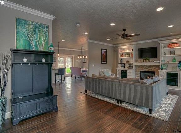 5th image of 806 Pioneer Dr