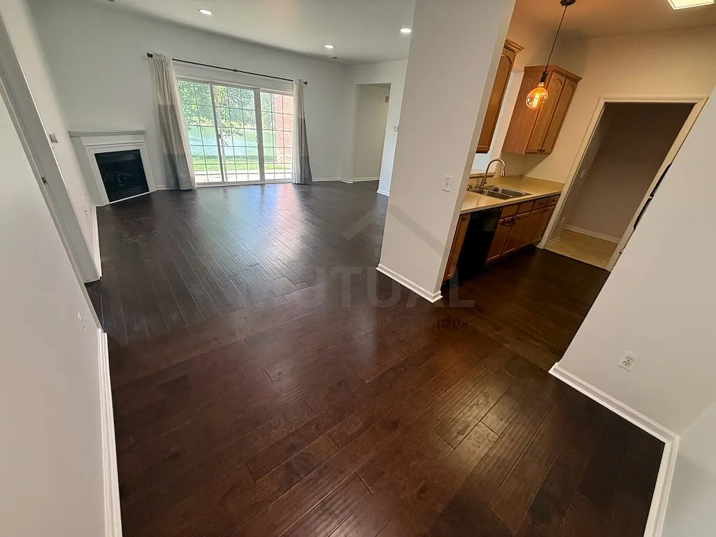 2 bed, 2.0 bath, 1281 sqft, $2,150 — Photo 4