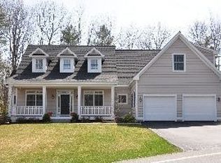 10 Old Oak Way, Falmouth, ME 04105
