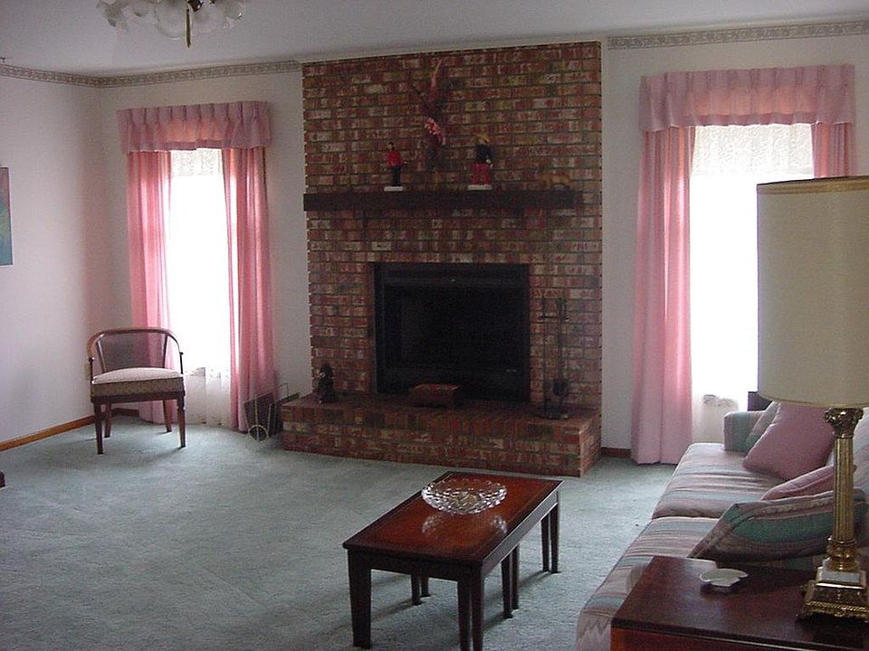 2nd image of 908 Carla Dr