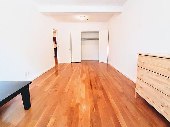 4th image of 813 Dekalb Ave APT 2R