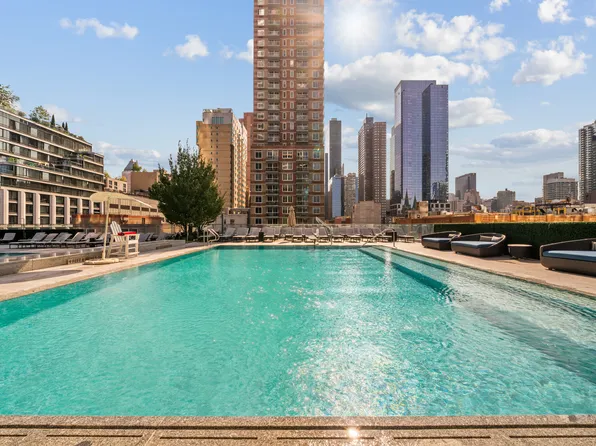 605 West 42nd Street image 9 of 28