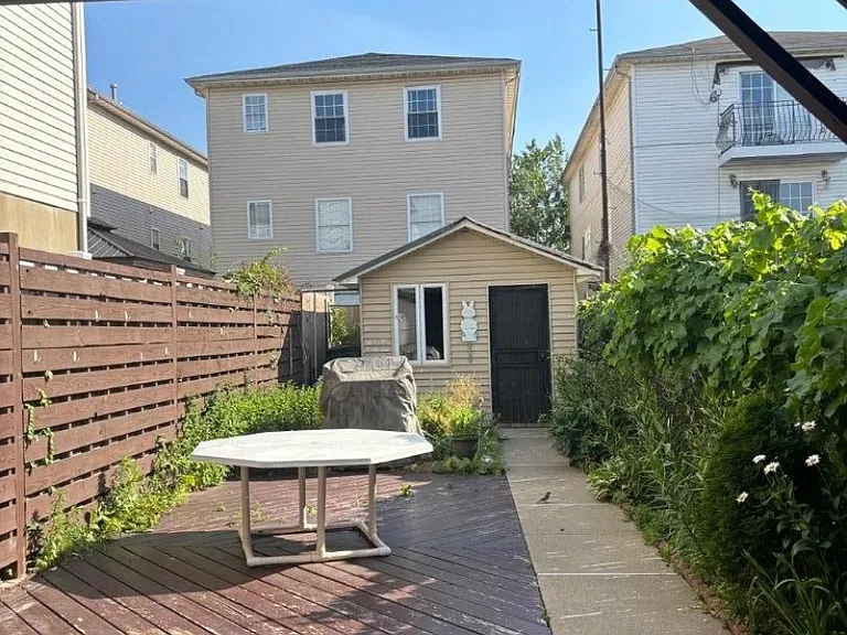 208 Astor St — Photo 7