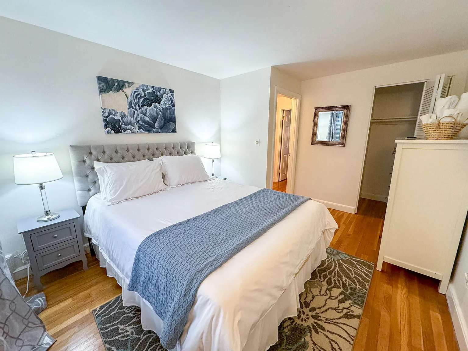 2 bed, 800 sqft, $6,825 — Photo 3