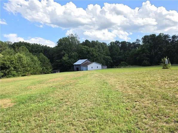 6091 Eaton Rd, Walnut Cove, NC 27052