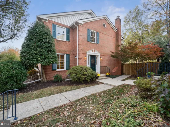 2767 Carter Farm Ct, Alexandria, VA 22306