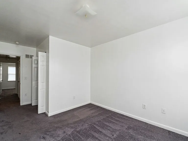 2416 Jefferson St — Photo 3