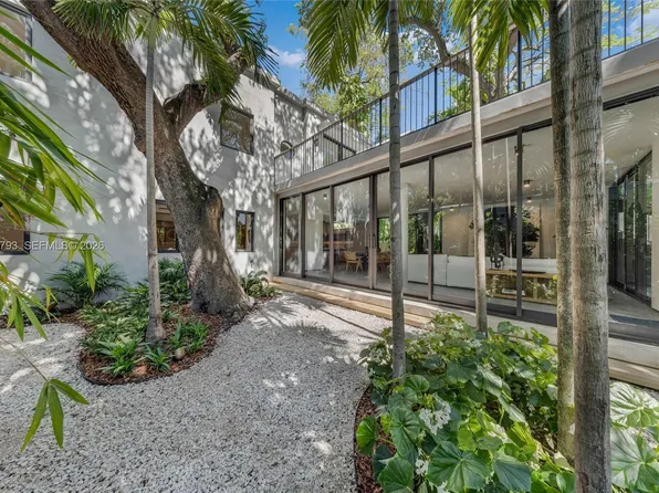 1000 NW 9th Ct, Miami, FL 33136