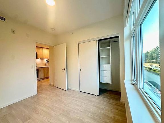 5th image of 3264 Vanness Ave #2